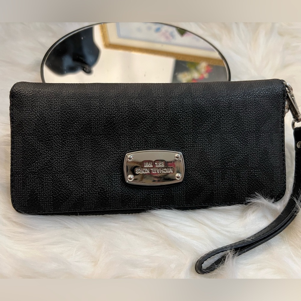Michael kors Long Monogram Wallet - Picture 1 of 12